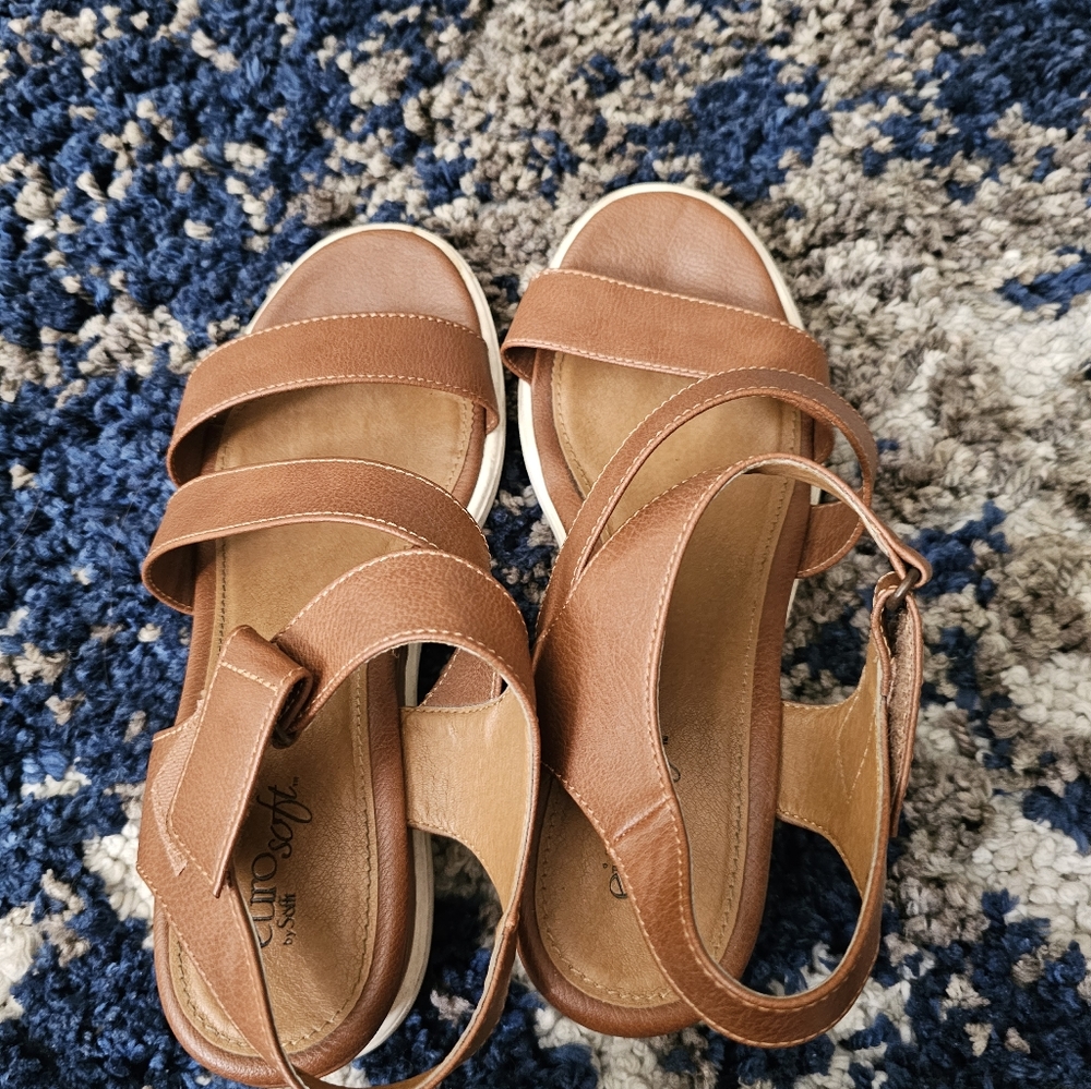 Sandles